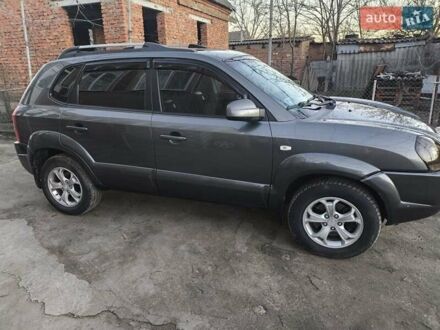 Серый Хендай Туксон, объемом двигателя 2 л и пробегом 197 тыс. км за 8700 $, фото 1 на Automoto.ua