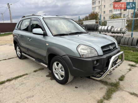 Хендай Туксон 2008 в Новой Ушице на Automoto.ua Серый Хендай Туксон, объемом двигателя 1.98 л и пробегом 229 тыс. км за 8200 $, фото 1 на Automoto.ua