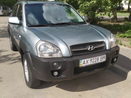 Хендай Туксон 2008 у Харкові на Automoto.ua Сірий Хендай Туксон, об'ємом двигуна 2 л та пробігом 243 тис. км за 6900 $, фото 1 на Automoto.ua