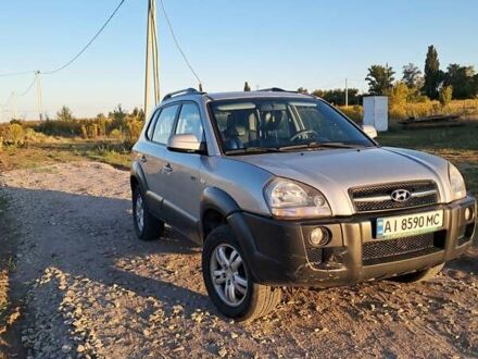 Серый Хендай Туксон, объемом двигателя 2.66 л и пробегом 244 тыс. км за 7400 $, фото 1 на Automoto.ua