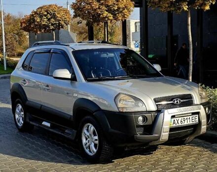 Серый Хендай Туксон, объемом двигателя 1.98 л и пробегом 199 тыс. км за 8350 $, фото 1 на Automoto.ua