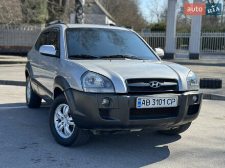 Хендай Туксон 2008 у Вінниці на Automoto.ua Сірий Хендай Туксон, об'ємом двигуна 2 л та пробігом 205 тис. км за 8600 $, фото 1 на Automoto.ua
