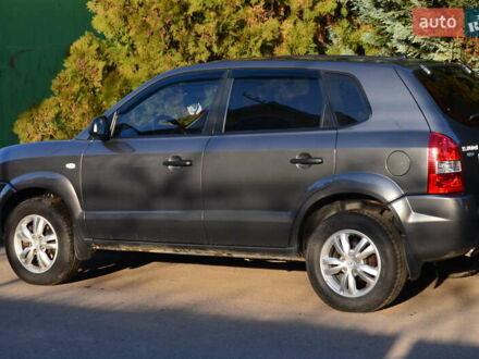 Серый Хендай Туксон, объемом двигателя 2 л и пробегом 271 тыс. км за 8000 $, фото 1 на Automoto.ua