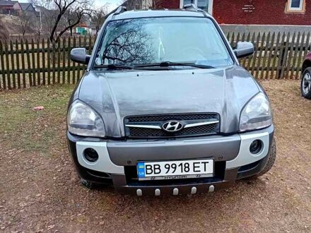 Хендай Туксон 2009 в Сколе на Automoto.ua Серый Хендай Туксон, объемом двигателя 2 л и пробегом 235 тыс. км за 7800 $, фото 1 на Automoto.ua