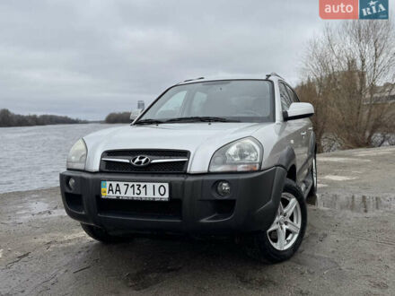 Хендай Туксон 2009 в Киеве на Automoto.ua Серый Хендай Туксон, объемом двигателя 2 л и пробегом 237 тыс. км за 7900 $, фото 1 на Automoto.ua