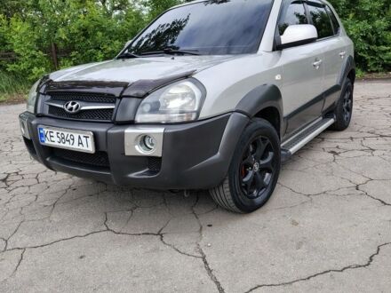 Хендай Туксон 2009 в Павлограде на Automoto.ua Серый Хендай Туксон, объемом двигателя 2 л и пробегом 145 тыс. км за 8800 $, фото 1 на Automoto.ua