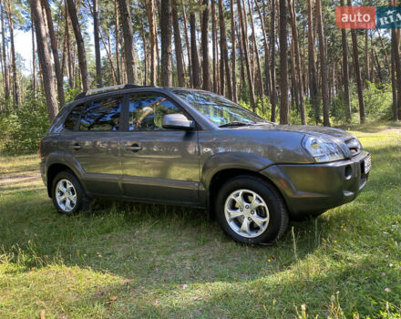 Сірий Хендай Туксон, об'ємом двигуна 2 л та пробігом 215 тис. км за 9900 $, фото 1 на Automoto.ua