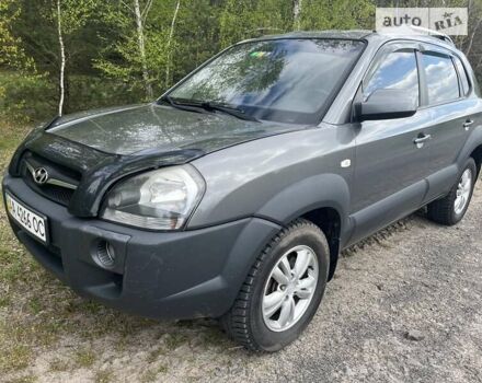 Серый Хендай Туксон, объемом двигателя 2 л и пробегом 175 тыс. км за 9662 $, фото 1 на Automoto.ua