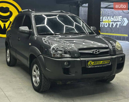 Сірий Хендай Туксон, об'ємом двигуна 2.66 л та пробігом 165 тис. км за 10000 $, фото 1 на Automoto.ua