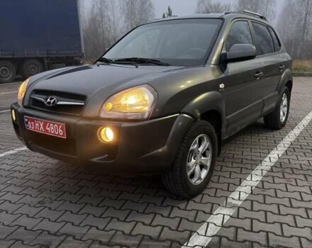 Серый Хендай Туксон, объемом двигателя 1.98 л и пробегом 233 тыс. км за 8699 $, фото 1 на Automoto.ua