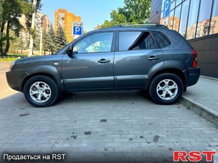 Хендай Туксон 2009 в Славянске на Automoto.ua Серый Хендай Туксон, объемом двигателя 2 л и пробегом 130 тыс. км за 9300 $, фото 1 на Automoto.ua