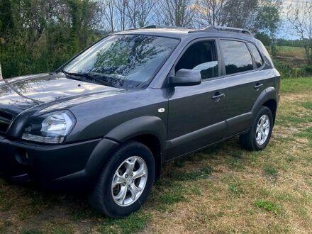 Хендай Туксон 2009 в Славянске на Automoto.ua Серый Хендай Туксон, объемом двигателя 2 л и пробегом 130 тыс. км за 9000 $, фото 1 на Automoto.ua
