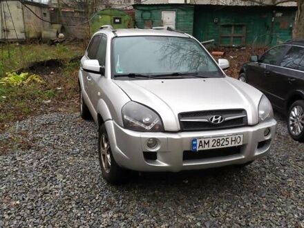 Серый Хендай Туксон, объемом двигателя 2 л и пробегом 228 тыс. км за 8200 $, фото 1 на Automoto.ua