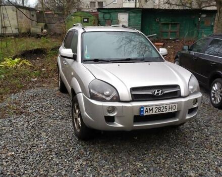 Серый Хендай Туксон, объемом двигателя 2 л и пробегом 228 тыс. км за 8200 $, фото 1 на Automoto.ua