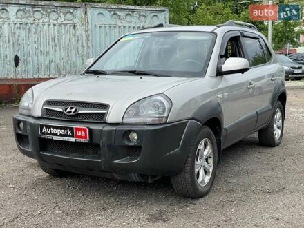 Хендай Туксон 2009 в Киеве на Automoto.ua Серый Хендай Туксон, объемом двигателя 2.7 л и пробегом 372 тыс. км за 7990 $, фото 1 на Automoto.ua