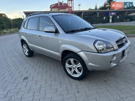 Сірий Хендай Туксон, об'ємом двигуна 2 л та пробігом 200 тис. км за 7700 $, фото 1 на Automoto.ua