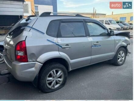 Серый Хендай Туксон, объемом двигателя 1.98 л и пробегом 100 тыс. км за 1947 $, фото 1 на Automoto.ua