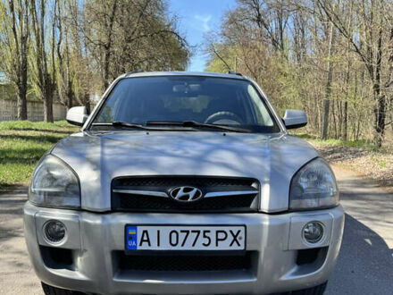 Хендай Туксон 2009 в Золотоноше на Automoto.ua Серый Хендай Туксон, объемом двигателя 1.98 л и пробегом 318 тыс. км за 7700 $, фото 1 на Automoto.ua