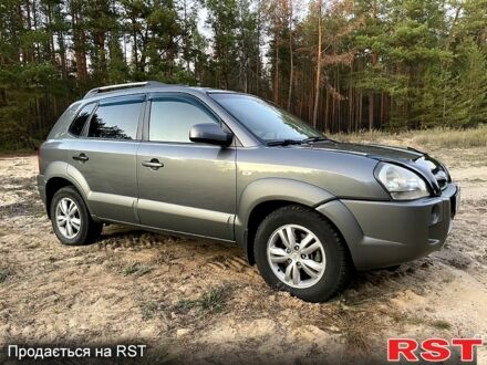 Серый Хендай Туксон, объемом двигателя 2 л и пробегом 130 тыс. км за 8700 $, фото 1 на Automoto.ua