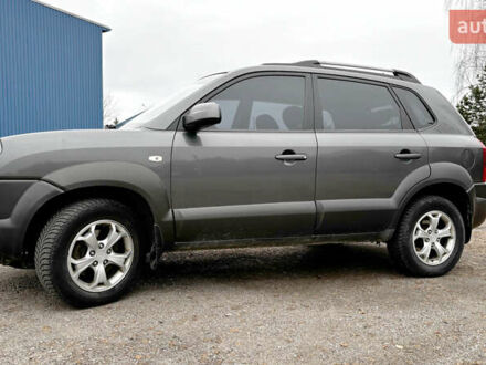 Серый Хендай Туксон, объемом двигателя 1.98 л и пробегом 176 тыс. км за 8820 $, фото 1 на Automoto.ua