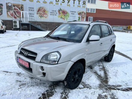 Серый Хендай Туксон, объемом двигателя 2 л и пробегом 168 тыс. км за 8900 $, фото 1 на Automoto.ua
