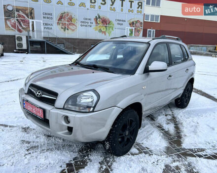 Серый Хендай Туксон, объемом двигателя 2 л и пробегом 168 тыс. км за 8900 $, фото 1 на Automoto.ua