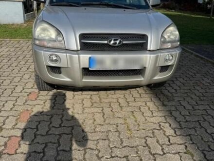 Сірий Хендай Туксон, об'ємом двигуна 2 л та пробігом 200 тис. км за 5600 $, фото 1 на Automoto.ua