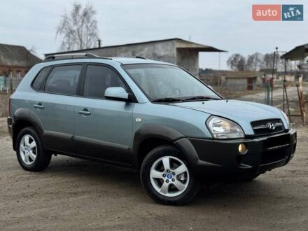 Хендай Туксон 2009 в Ахтырке на Automoto.ua Серый Хендай Туксон, объемом двигателя 1.98 л и пробегом 168 тыс. км за 6999 $, фото 1 на Automoto.ua