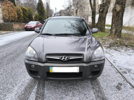 Серый Хендай Туксон, объемом двигателя 0 л и пробегом 255 тыс. км за 9000 $, фото 1 на Automoto.ua