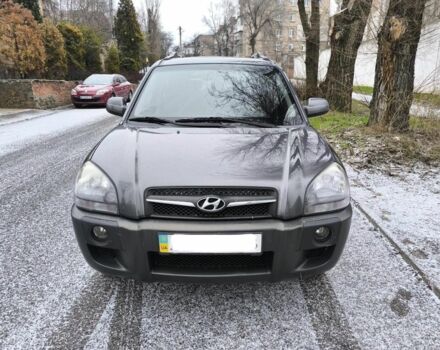 Серый Хендай Туксон, объемом двигателя 0 л и пробегом 255 тыс. км за 9000 $, фото 1 на Automoto.ua