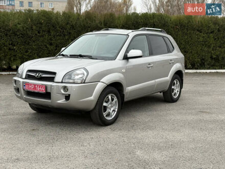 Серый Хендай Туксон, объемом двигателя 2 л и пробегом 195 тыс. км за 9950 $, фото 1 на Automoto.ua