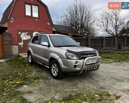 Серый Хендай Туксон, объемом двигателя 1.98 л и пробегом 274 тыс. км за 7700 $, фото 1 на Automoto.ua