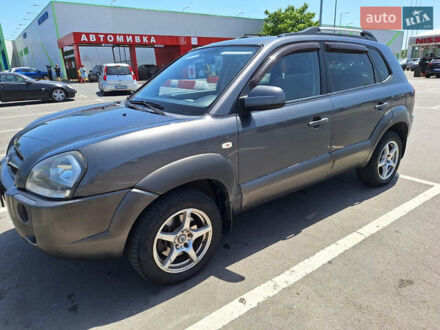 Серый Хендай Туксон, объемом двигателя 1.98 л и пробегом 228 тыс. км за 8700 $, фото 1 на Automoto.ua