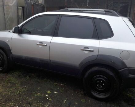 Серый Хендай Туксон, объемом двигателя 2 л и пробегом 105 тыс. км за 10500 $, фото 1 на Automoto.ua