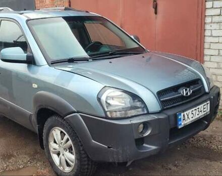 Серый Хендай Туксон, объемом двигателя 1.98 л и пробегом 164 тыс. км за 5500 $, фото 1 на Automoto.ua