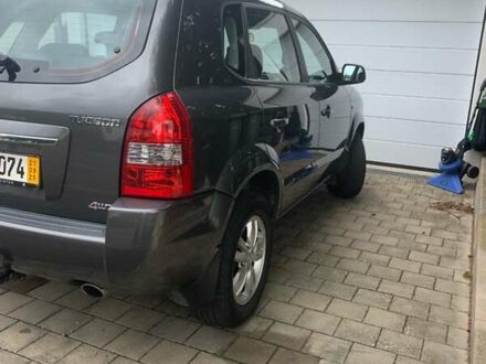 Сірий Хендай Туксон, об'ємом двигуна 1.98 л та пробігом 117 тис. км за 10350 $, фото 1 на Automoto.ua