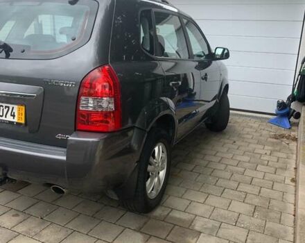 Серый Хендай Туксон, объемом двигателя 1.98 л и пробегом 117 тыс. км за 10350 $, фото 1 на Automoto.ua