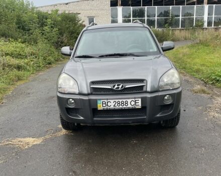 Сірий Хендай Туксон, об'ємом двигуна 2 л та пробігом 220 тис. км за 10000 $, фото 1 на Automoto.ua