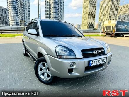 Хендай Туксон 2010 в Киеве на Automoto.ua Серый Хендай Туксон, объемом двигателя 2 л и пробегом 120 тыс. км за 10700 $, фото 1 на Automoto.ua