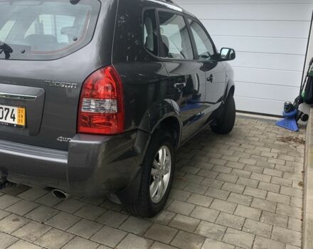 Серый Хендай Туксон, объемом двигателя 2 л и пробегом 117 тыс. км за 10350 $, фото 1 на Automoto.ua