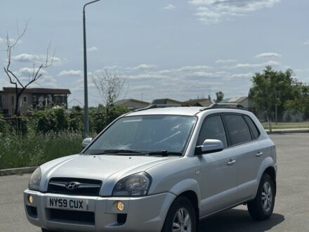 Хендай Туксон 2010 в Славянске на Automoto.ua Серый Хендай Туксон, объемом двигателя 2 л и пробегом 138 тыс. км за 3300 $, фото 1 на Automoto.ua