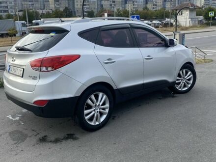 Серый Хендай Туксон, объемом двигателя 2 л и пробегом 206 тыс. км за 11500 $, фото 1 на Automoto.ua