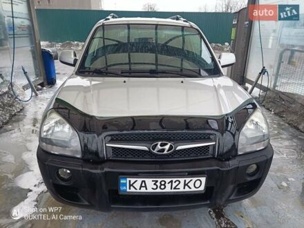Серый Хендай Туксон, объемом двигателя 2.7 л и пробегом 204 тыс. км за 7200 $, фото 1 на Automoto.ua