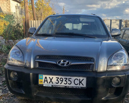 Серый Хендай Туксон, объемом двигателя 2 л и пробегом 59 тыс. км за 10400 $, фото 1 на Automoto.ua
