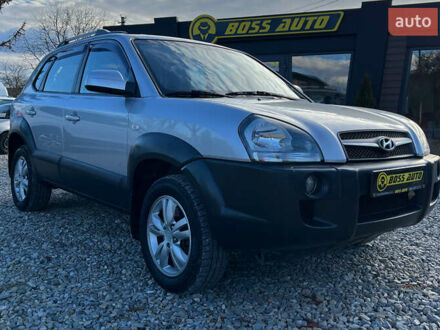 Хендай Туксон 2010 у Коломые на Automoto.ua Сірий Хендай Туксон, об'ємом двигуна 2 л та пробігом 99 тис. км за 9200 $, фото 1 на Automoto.ua