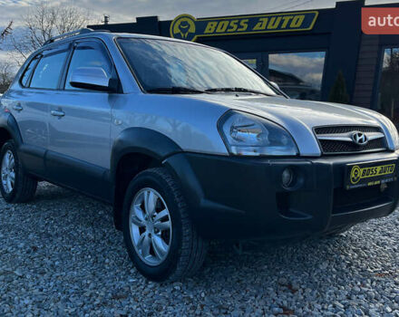 Хендай Туксон 2010 в Коломые на Automoto.ua Серый Хендай Туксон, объемом двигателя 2 л и пробегом 99 тыс. км за 9200 $, фото 1 на Automoto.ua