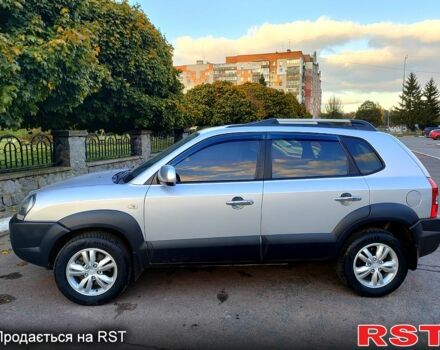 Серый Хендай Туксон, объемом двигателя 2 л и пробегом 147 тыс. км за 9800 $, фото 1 на Automoto.ua
