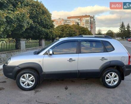 Серый Хендай Туксон, объемом двигателя 2 л и пробегом 147 тыс. км за 9800 $, фото 1 на Automoto.ua