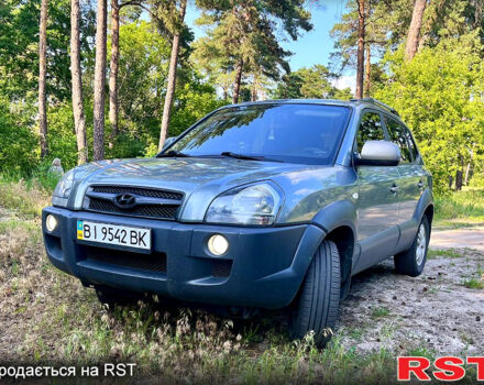Серый Хендай Туксон, объемом двигателя 2 л и пробегом 225 тыс. км за 9000 $, фото 1 на Automoto.ua