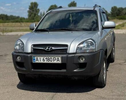 Сірий Хендай Туксон, об'ємом двигуна 1.98 л та пробігом 180 тис. км за 9000 $, фото 1 на Automoto.ua